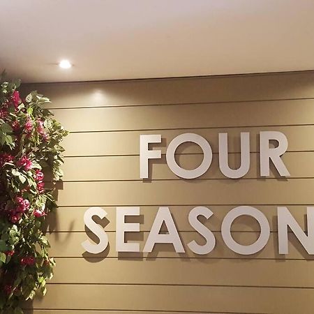 Four Seasons 818- Spacious Cbd Studio - Onsite Parking, Gym & Rooftop Pool Lägenhet Kapstaden Exteriör bild