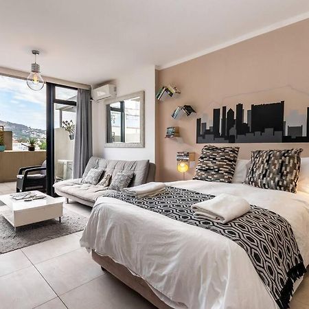 Four Seasons 818- Spacious Cbd Studio - Onsite Parking, Gym & Rooftop Pool Lägenhet Kapstaden Exteriör bild