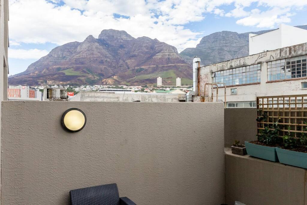 Four Seasons 818- Spacious Cbd Studio - Onsite Parking, Gym & Rooftop Pool Lägenhet Kapstaden Exteriör bild