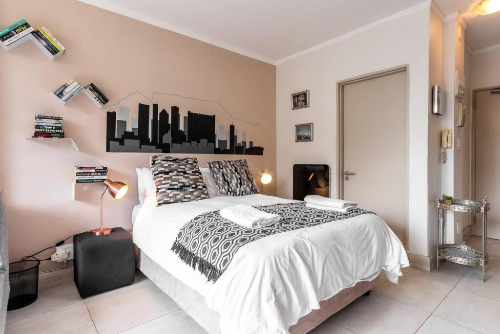 Four Seasons 818- Spacious Cbd Studio - Onsite Parking, Gym & Rooftop Pool Lägenhet Kapstaden Exteriör bild