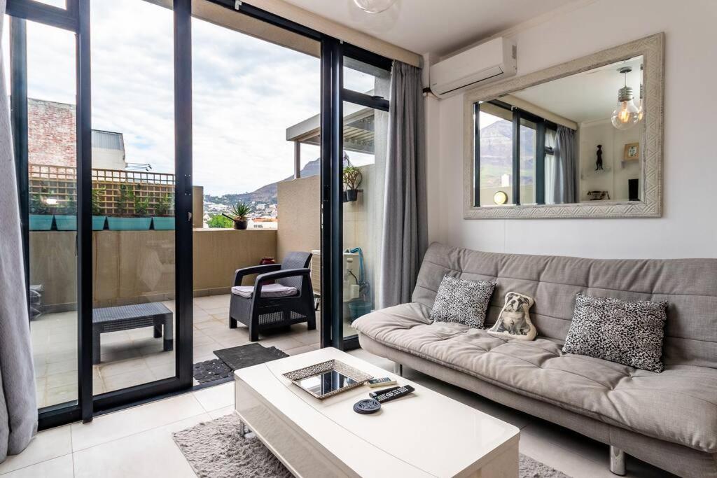 Four Seasons 818- Spacious Cbd Studio - Onsite Parking, Gym & Rooftop Pool Lägenhet Kapstaden Exteriör bild